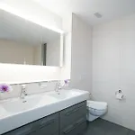 Elona Apartamento *
