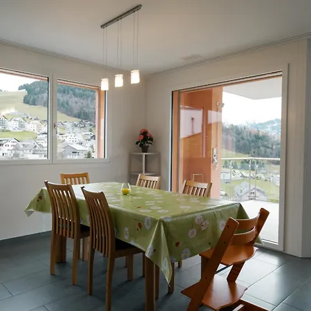 Elona アパート *