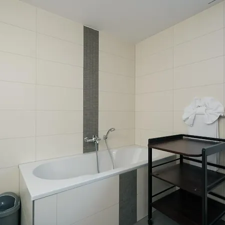 アパート Elona アムデン